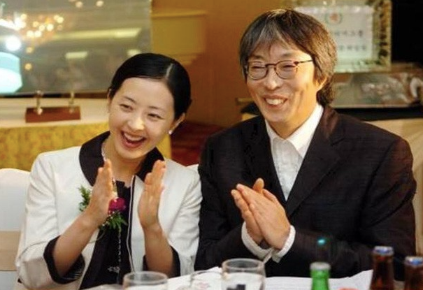 Trái với suy nghĩ của người hâm mộ, hôn nhân của Seo Jung Hee là những trận bạo hành, đánh đập tàn nhẫn của chồng.