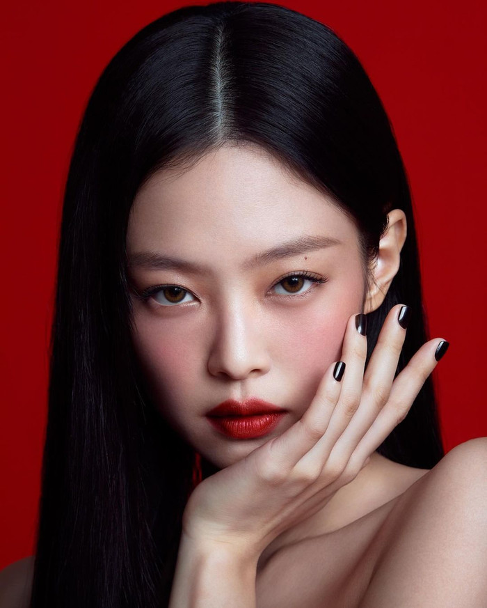 Jennie (Blackpink) sở hữu làn da trắng sáng, mịn màng, không tì vết. Ảnh IGNV