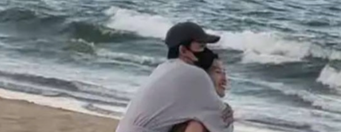 Thúy Ngân và Võ Cảnh bị tóm dính khoảnh khắc thân mật trên bãi biển