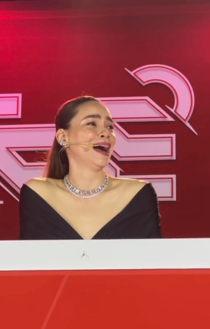 Hồ Ngọc Hà sượng trân, biểu cảm dở khóc dở cười trên ghế ban giám khảo khi gặp thí sinh có tên Lệ Quyên.