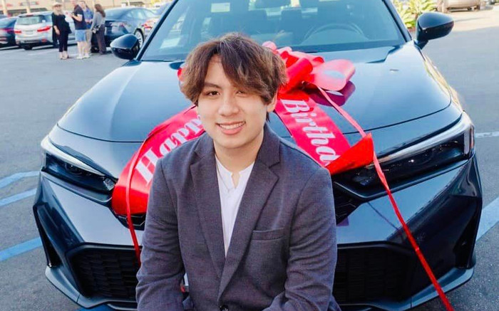 Quà giá trị khủng Bằng Kiều tặng con trai thứ 2 khiến quý tử sửng sốt tột độ Ảnh 2