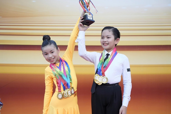 Kubi liên tục giành thành tích cao khiến bố mẹ tự hào.