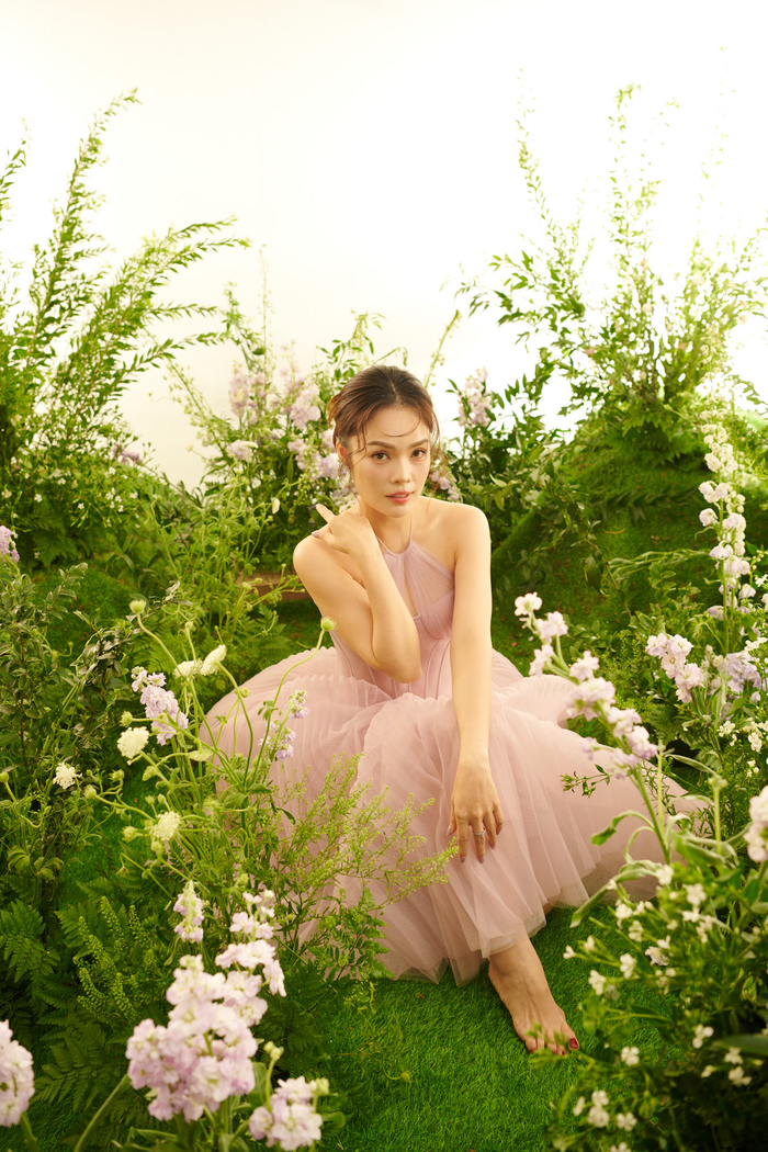 Sau biến cố, Dương Cẩm Lynh quay trở lại mạnh mẽ với nghệ thuật.