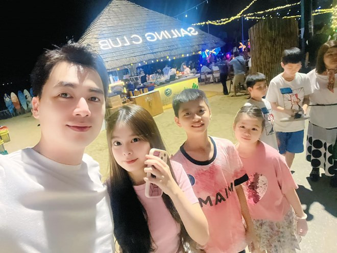 Em trai Đăng Khôi cho rằng con gái không tốn tiền thẩm mỹ.