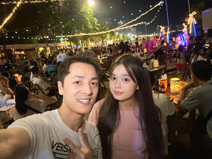 Bức ảnh của 2 bác cháu nhà Đăng Khôi khiến dân mạng thích thú.