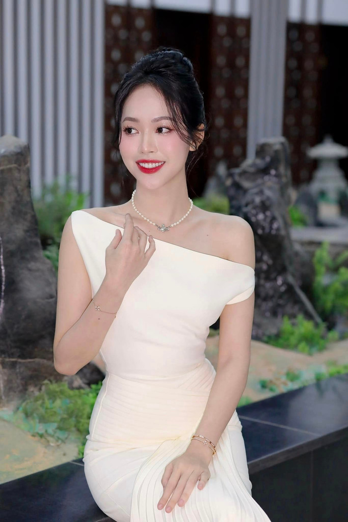 Á hậu Trịnh Thùy Linh mờ nhạt giữa làng giải trí hậu sau gần 2 năm đăng quang.