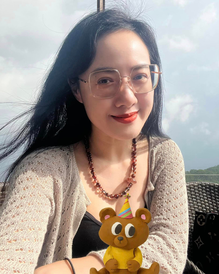 Biên tập viên Hoài Anh ngày càng được khen trẻ trung, tươi tắn trông thấy. Ảnh: FBNV