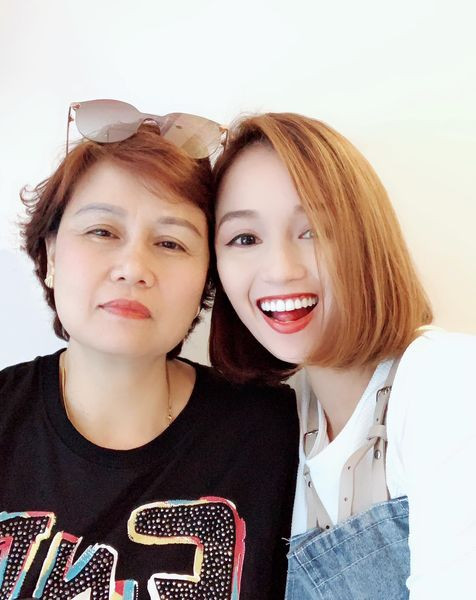 Mẹ là Hoa khôi, con gái cũng từng thi nhan sắc.