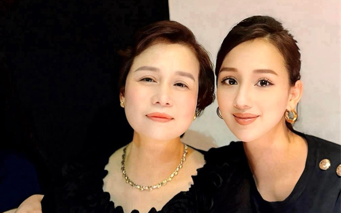 Mẹ ruột giàu có của Lã Thanh Huyền làm dàn sao trầm trồ vì vẻ trẻ đẹp Ảnh 2