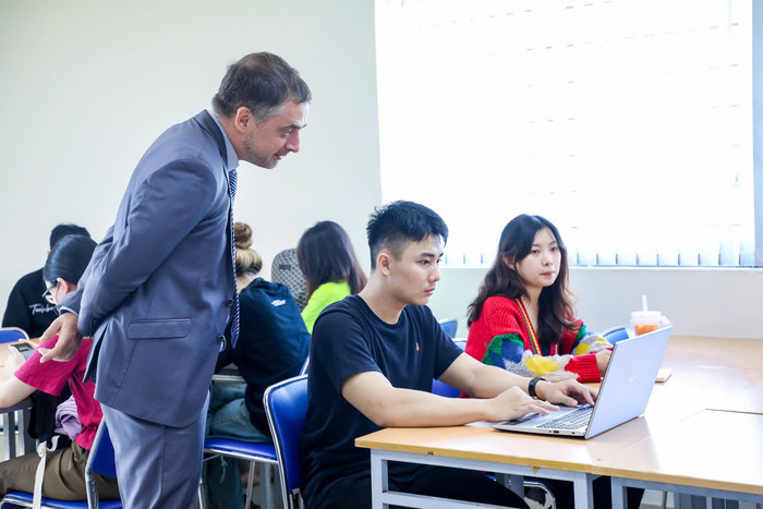 UEF là trường đại học đầu tiên ở Việt Nam đạt chứng nhận QS 4 sao. Ảnh minh hoạ