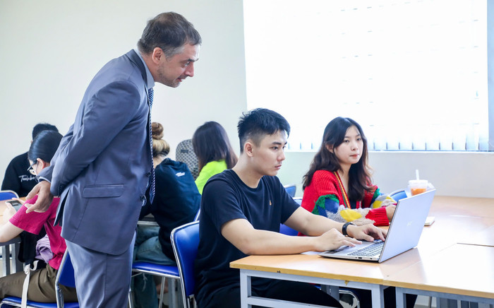 Trường đại học đầu tiên ở Việt Nam đạt chứng nhận QS 4 sao quốc tế theo chuẩn mới Ảnh 2