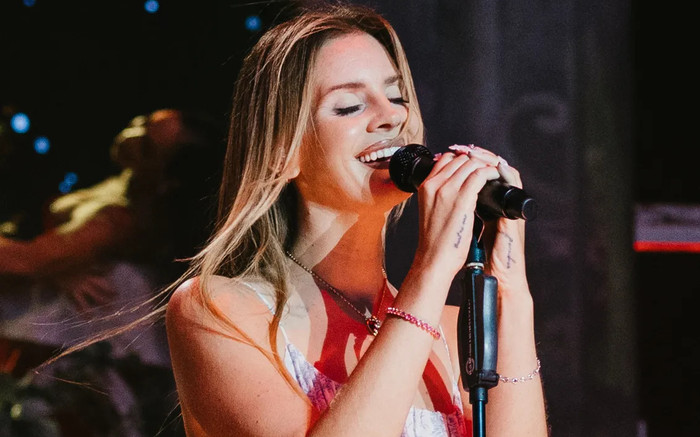 Lana Del Rey bị tắt micro khi biểu diễn, BTC trực tiếp lên tiếng xin lỗi Ảnh 2