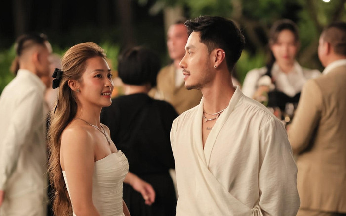 Khả Ngân diện váy cưới ren quyến rũ 'đỉnh nóc kịch trần' cạnh chú rể Thanh Sơn Ảnh 2