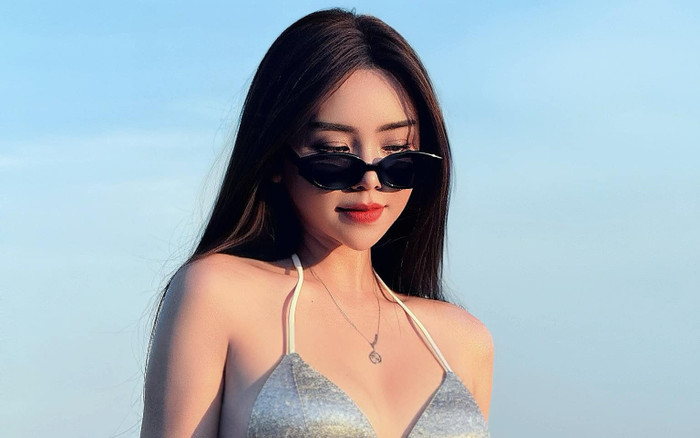 Đẹp khen - Xấu chê: Tâm Tít và Quỳnh Kool 'rủ nhau' hở bạo Ảnh 2