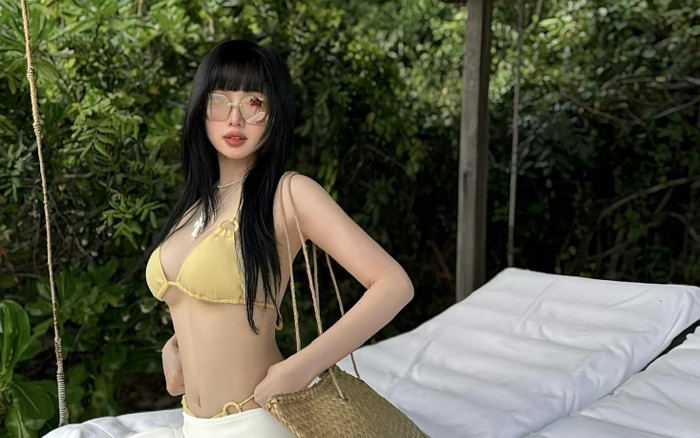 Tâm Tít nghiện mốt bikini tí hon khoe body 'gái 2 con trông mòn con mắt' Ảnh 2