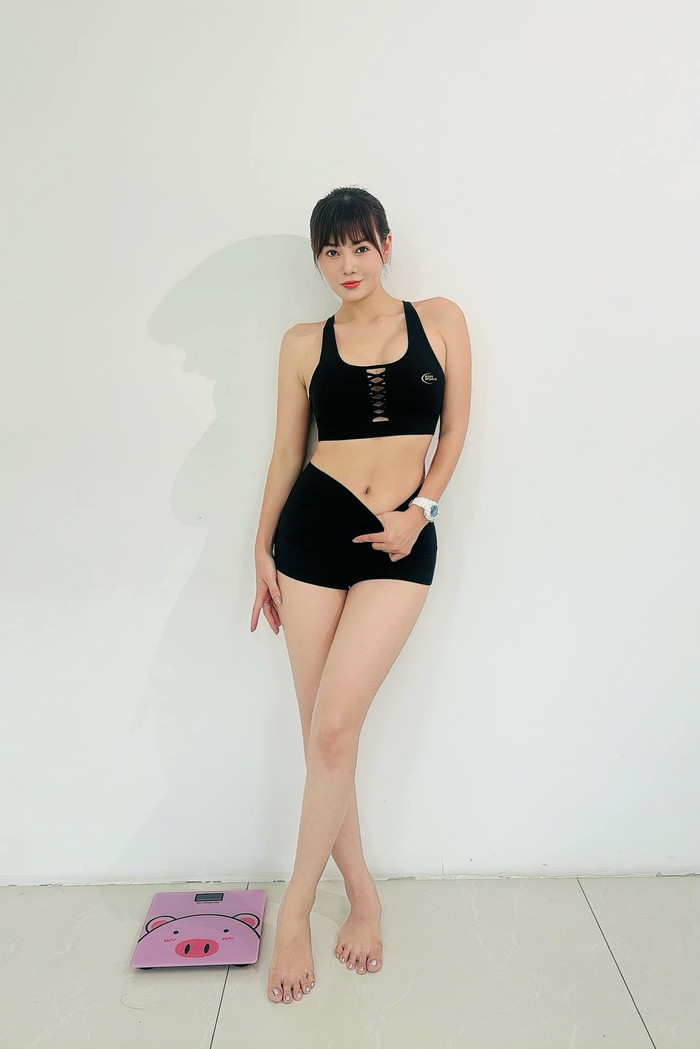 Thanh Hương khoe body gợi cảm gần đây. Cô chú trọng chăm sóc cơ thể để đẹp hơn.