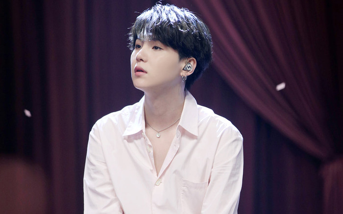 Đài truyền hình đầu tiên 'cấm sóng' Suga? Ảnh 2