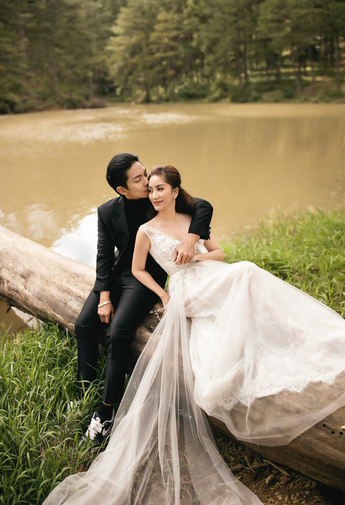 Cả hai có cái kết tình yêu happy ending bằng đám cưới hoành tráng.