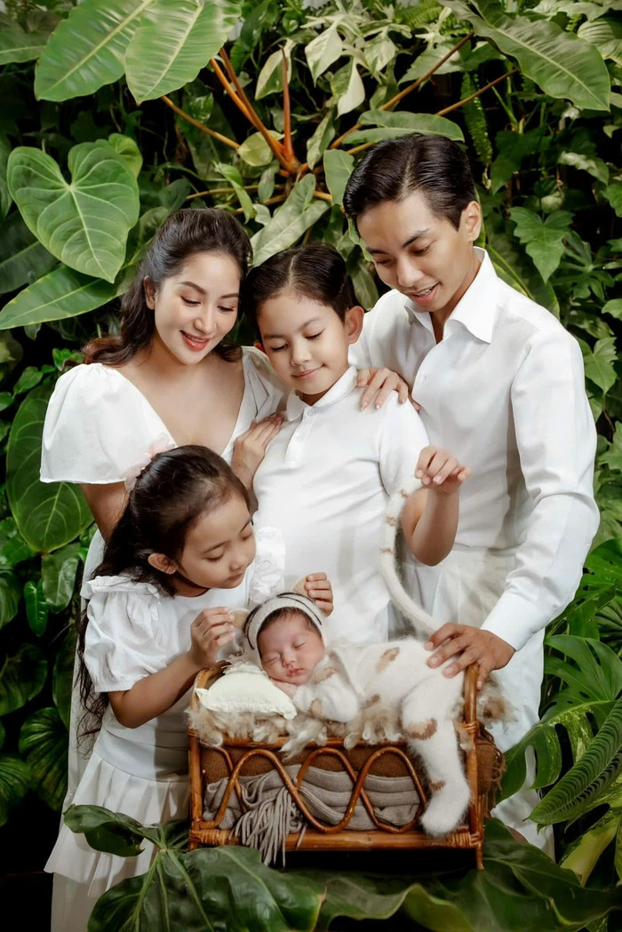 Tổ ấm nhỏ hạnh phúc của Khánh Thi - Phan Hiển.