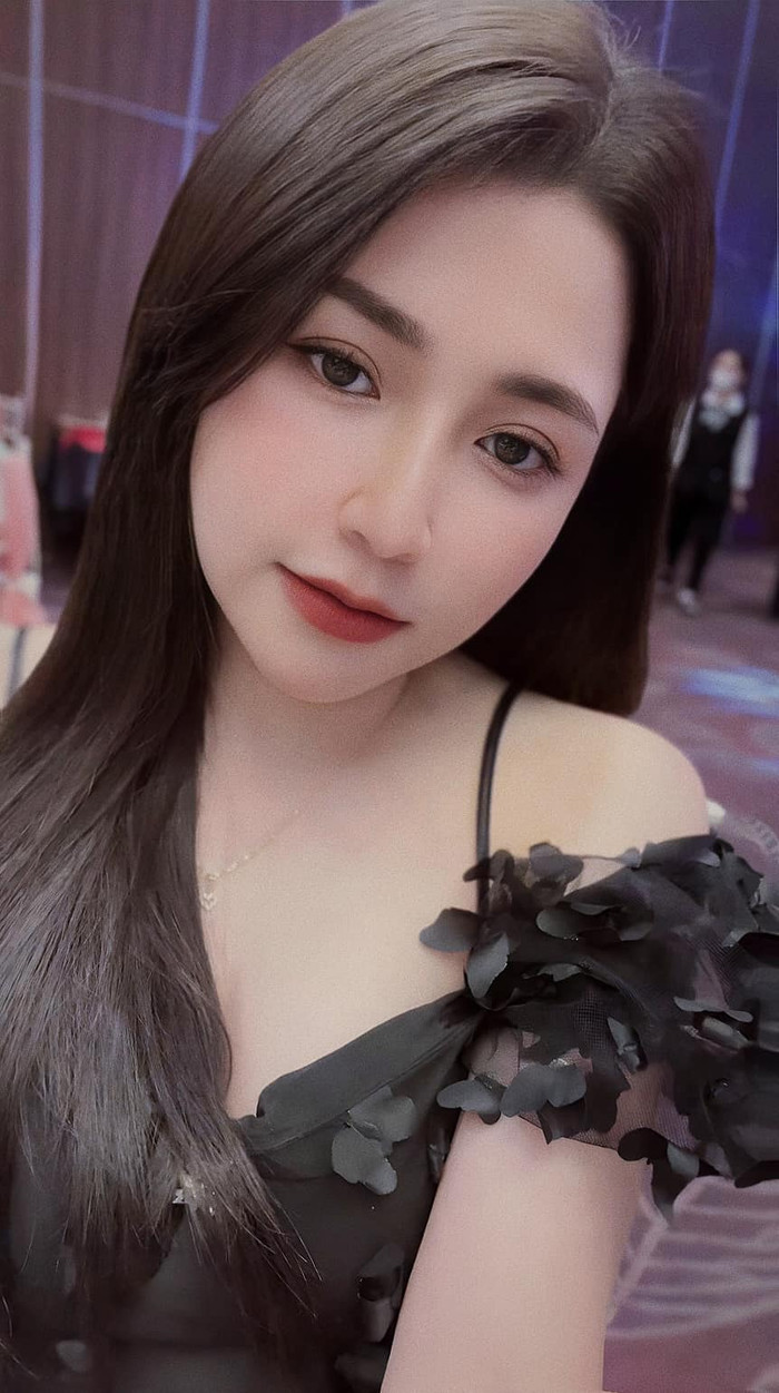 Nhan sắc xinh đẹp cùng body nóng bỏng của bà xã sống kín tiếng của diễn viên Duy Hưng khiến cõi mạng rần rần vì chẳng thua kém Hoa hậu nào.