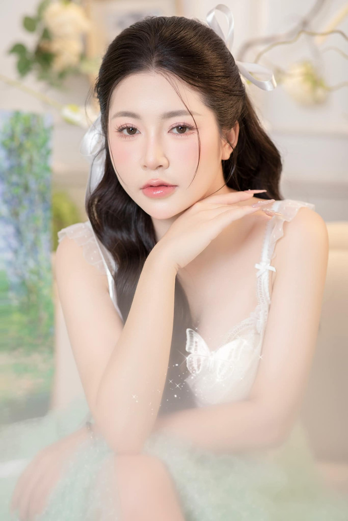 Nhan sắc như Hoa hậu của vợ Duy Hưng, chăm diện đồ khoe đôi gò bồng đảo Ảnh 3