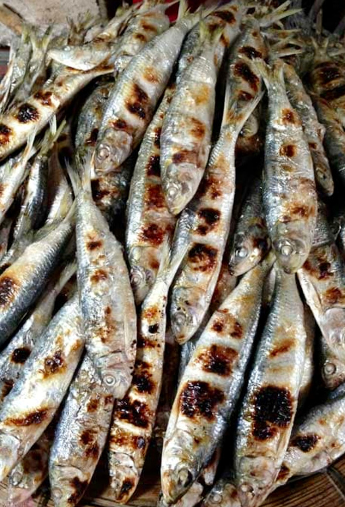 Cá trích là nguồn cung cấp dồi dào canxi, phốt pho và magiê, các khoáng chất cần thiết để duy trì hệ xương chắc khỏe.