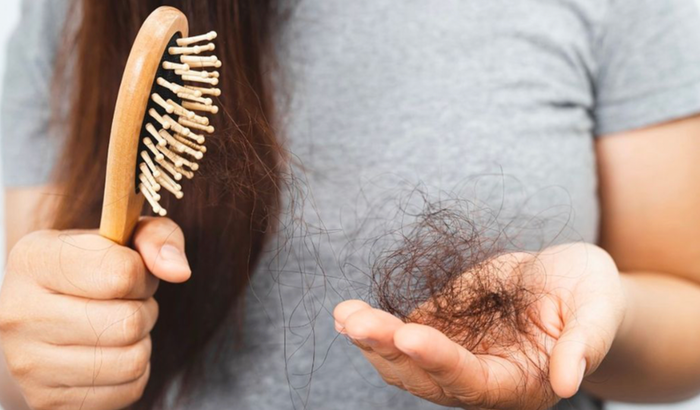 Dầu dừa giúp nuôi dưỡng tóc mềm mại, chắc khoẻ, đánh bay tình trạng khô xơ, gãy rụng hoặc những vấn đề về gàu, nấm, chấy