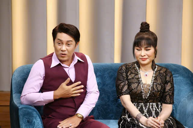 Cặp đôi cùng nhau vượt qua bao khó khăn, thử thách.