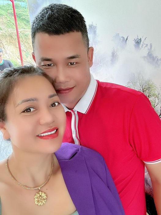 Diễn viên Hiệp Gà thường xuyên khoe ảnh hạnh phúc bên bạn gái kém 3 tuổi lên trang cá nhân. 