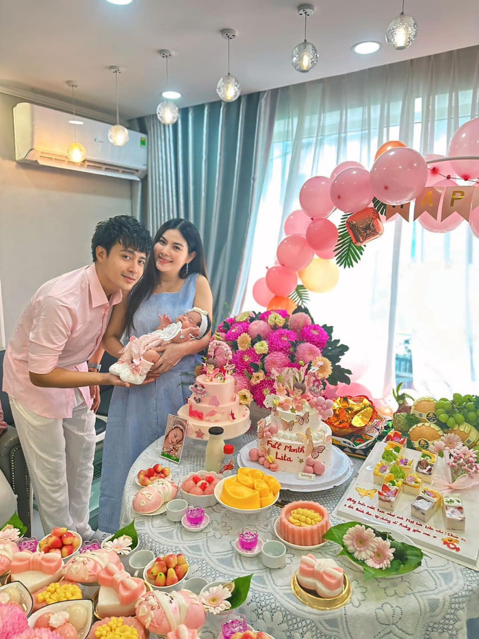 Sau 8 năm hiếm muộn, vợ chồng Kha Ly - Thanh Duy đón con gái đầu lòng chào đời vào tháng 7 vừa rồi.