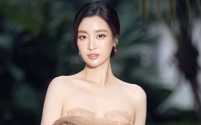 Đẹp khen - Xấu chê: Sắc vóc gợi cảm của Hoa hậu Đỗ Mỹ Linh hậu sinh con gây chú ý Ảnh 2