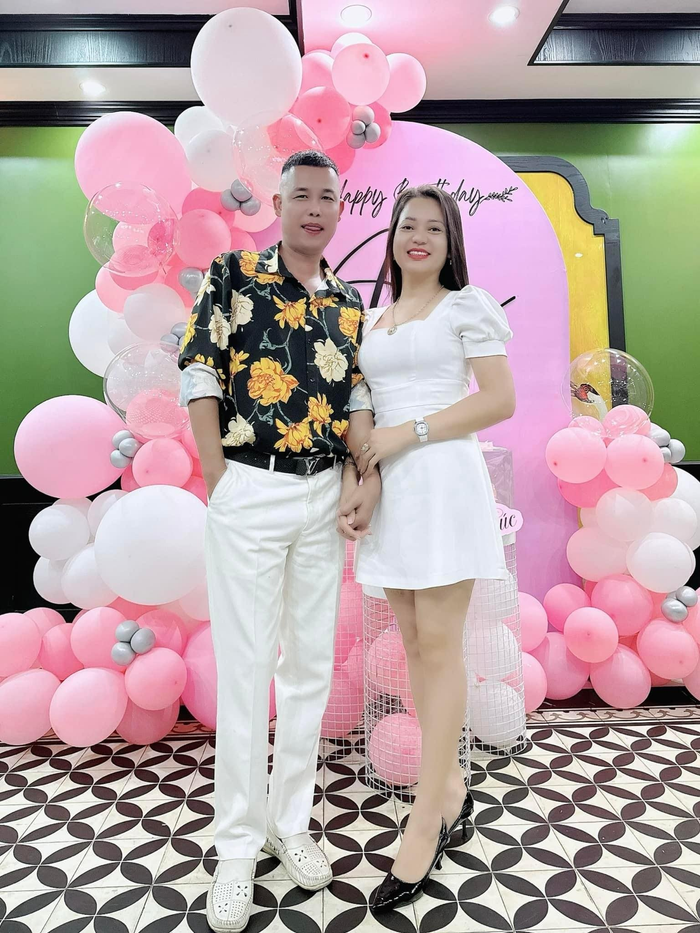 Bạn gái của Hiệp Gà tên là Thu Hà, là mẹ đơn thân. 