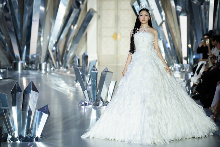 Con gái Quyền Linh đang có bệ phóng tốt sau khi tham gia show diễn thời trang đầu tiên.