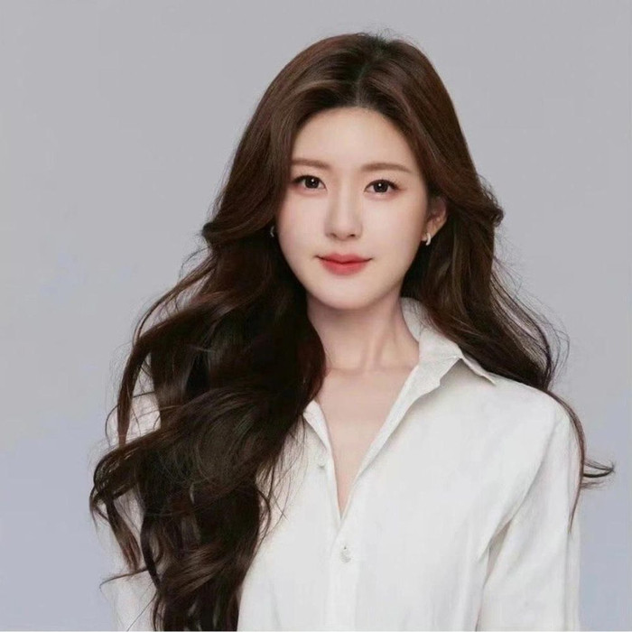 Triệu Lộ Tư gây sốt với vẻ ngoài ngày càng thăng hạng.