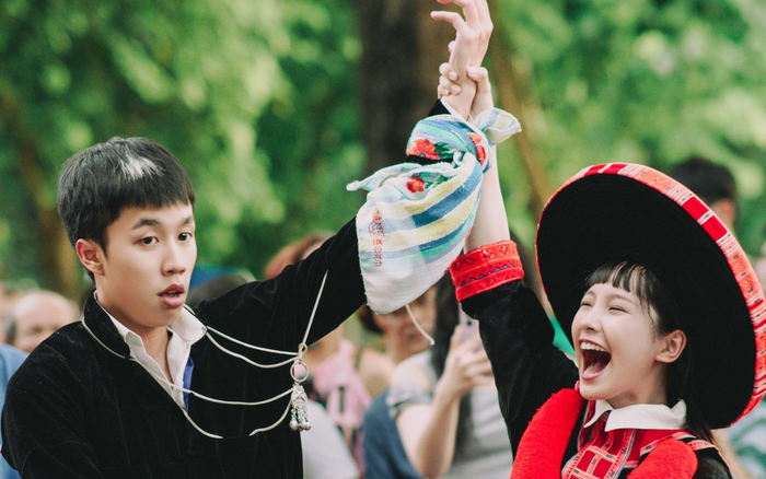 Dù khá còn trẻ, Long Vũ và Thu Hà Ceri được cho là đã nhập vai khá tròn trịa khi đóng phim Đi giữa trời rực rỡ. Ảnh: FBNV