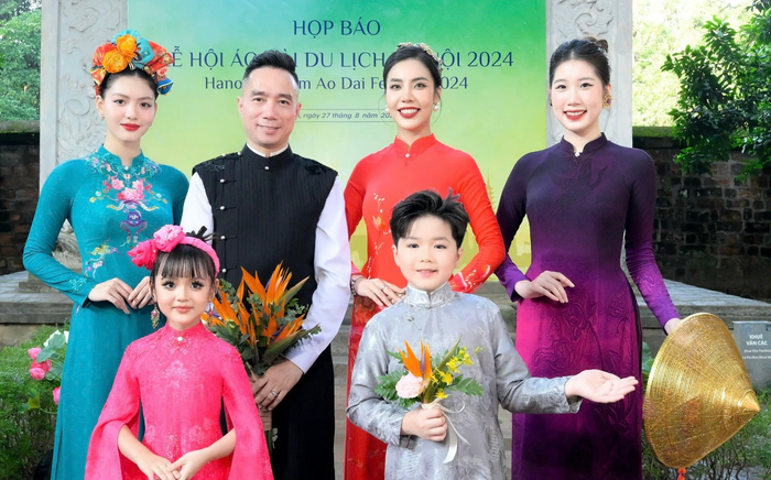 Nhà thiết kế Đỗ Trịnh Hoài Nam sẽ cùng 70 nhà thiết kế khác mang đến những bộ sưu tập áo dài mới mẻ, ấn tượng cho lễ hội.