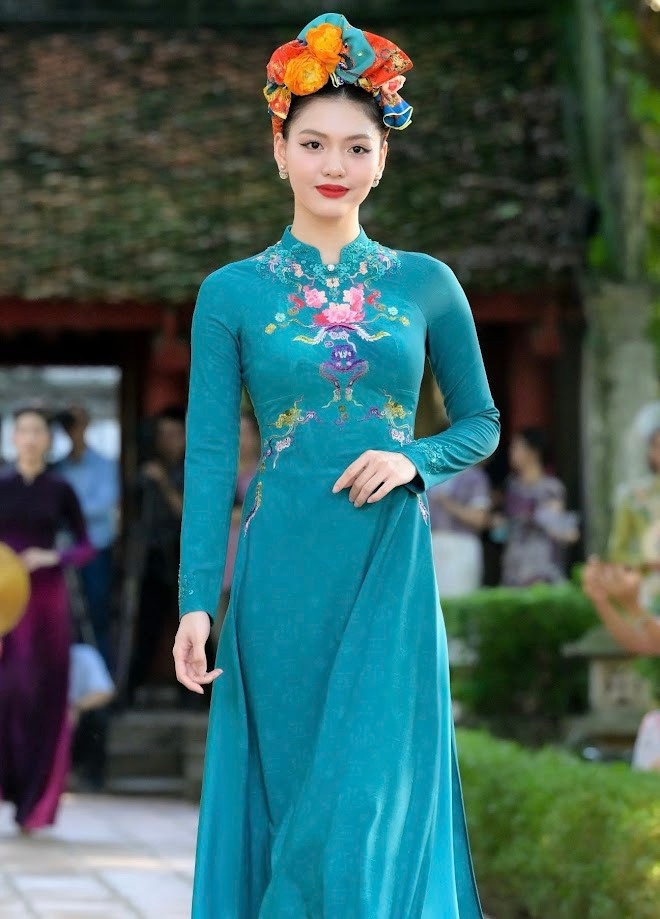 Trình diễn áo dài 3 miền nhân kỷ niệm 70 năm Giải phóng Thủ đô Hà Nội Ảnh 4