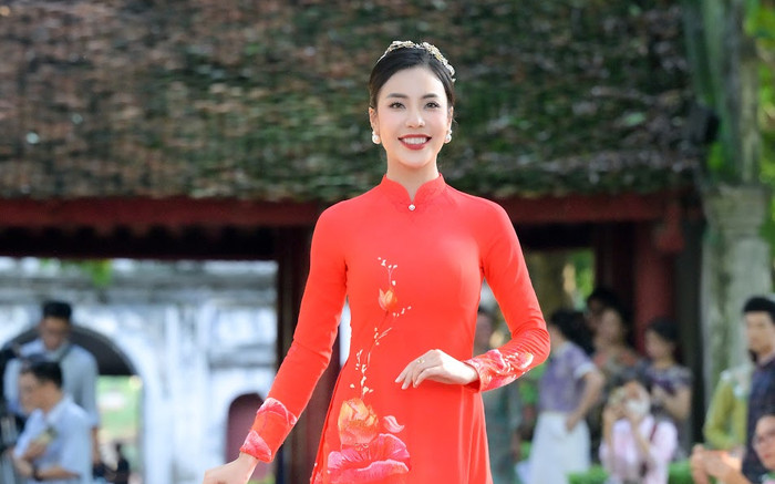 Trình diễn áo dài 3 miền nhân kỷ niệm 70 năm Giải phóng Thủ đô Hà Nội Ảnh 2