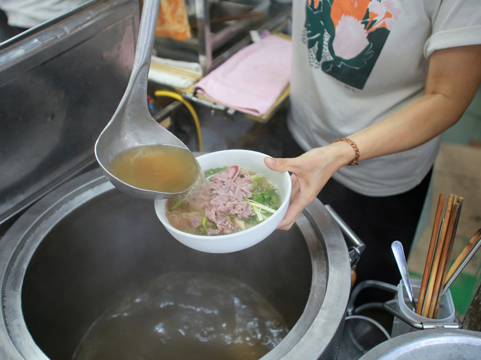 Bát 'phở treo' ấm áp lòng nhân ái dành tặng đến các hoàn cảnh khó khăn