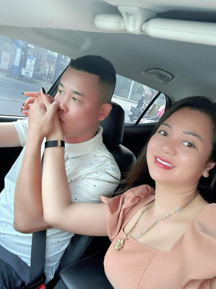 Hiệp Gà đang viên mãn trong chuyện tình cảm khi yêu người phụ nữ kém anh 3 tuổi, ở cùng quê.