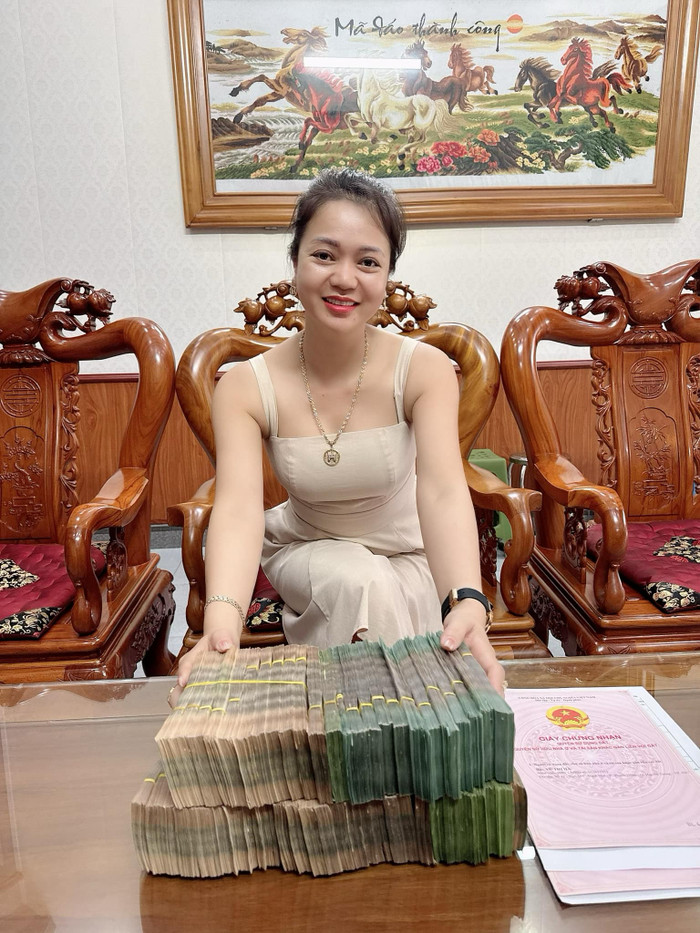 Bạn gái hiện tại của Hiệp Gà làm trong lĩnh vực bất động sản. 