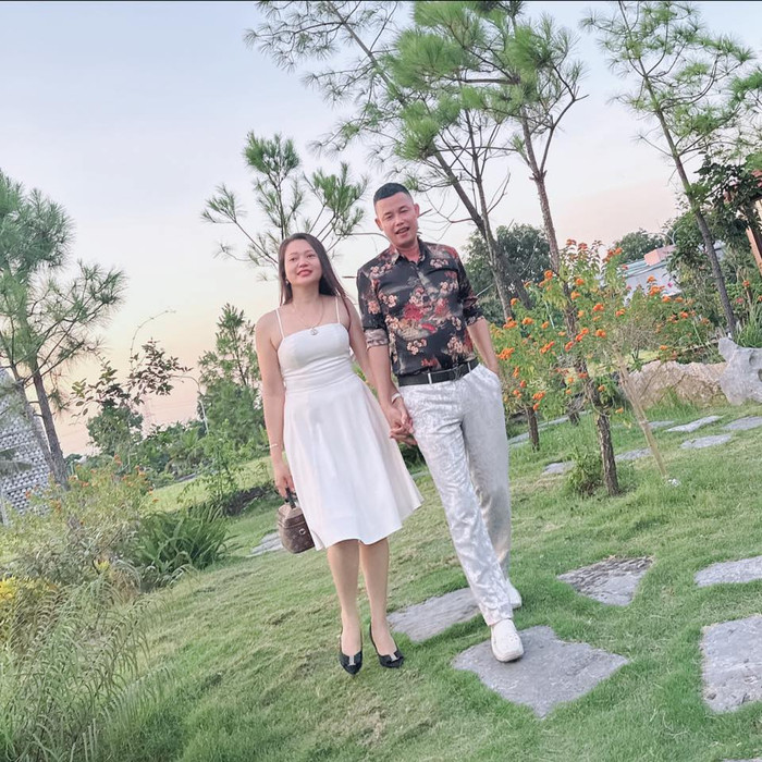 Cặp đôi dành nhiều thời gian bên nhau, tận hưởng hạnh phúc.