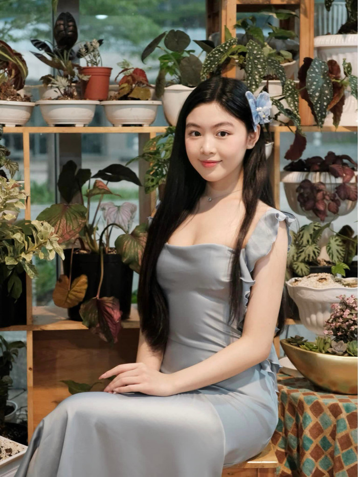 Sự chuyển hướng về phong cách thời trang này của Lọ Lem đã nhận được rất nhiều lời khen ngợi từ phía công chúng. Nhiều người cho rằng, sự thay đổi này phản ánh đúng độ tuổi và sự phát triển cá nhân của cô bé, đồng thời cũng cho thấy một hình ảnh mới mẻ, đầy sức hút. 