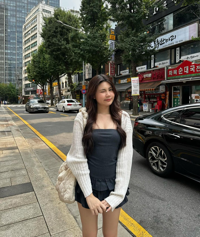 Nói về gu thẩm mĩ của con gái, MC Quyền Linh từng cho biết cả hai đã có ngày càng khác biệt sau giai đoạn thành niên. Quyền Linh chia sẻ: “Hai con gái yêu đã bắt đầu lớn rồi, mỗi em một phong cách”. Nếu Lọ Lem gắn với hình ảnh nàng thơ trong trẻo thì Hạt Dẻ gây ấn tượng bởi thời trang sành điệu và hợp mốt. 