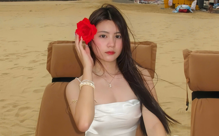 Thời trang khoe vai trần gợi cảm của con gái Quyền Linh Ảnh 2