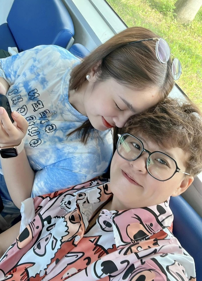 Thiện Nhân và bạn trai đồng giới - Ngân Trác.