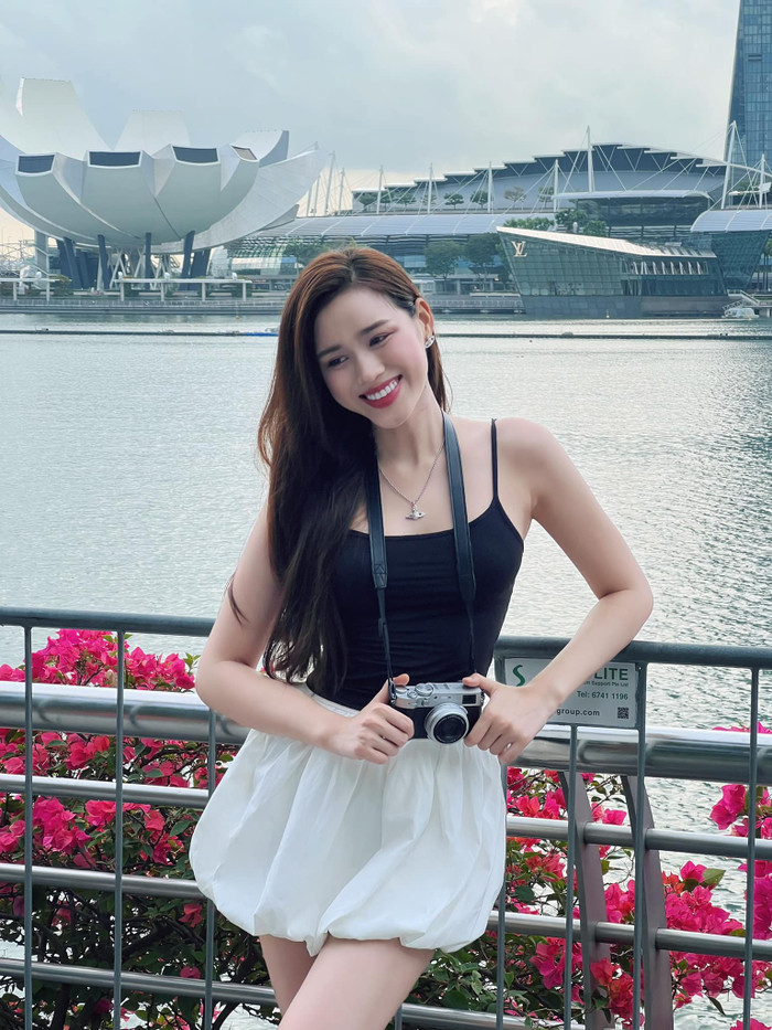 Đỗ Thị Hà nhiều lần để lộ 'hint' hẹn hò.