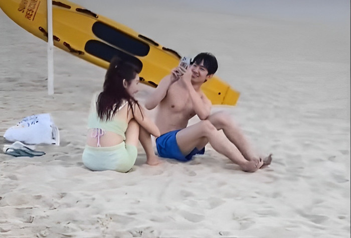 Bằng chứng hẹn hò rõ mồn một của Thúy Ngân và Võ Cảnh, cả hai đang đóng cặp trong phim.