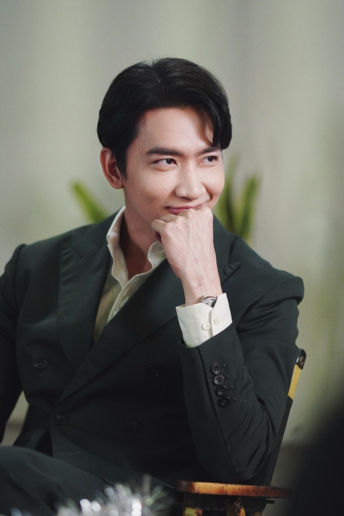 Võ Cảnh sở hữu ngoại hình như tổng tài, đang bị đồn yêu Thúy Ngân.