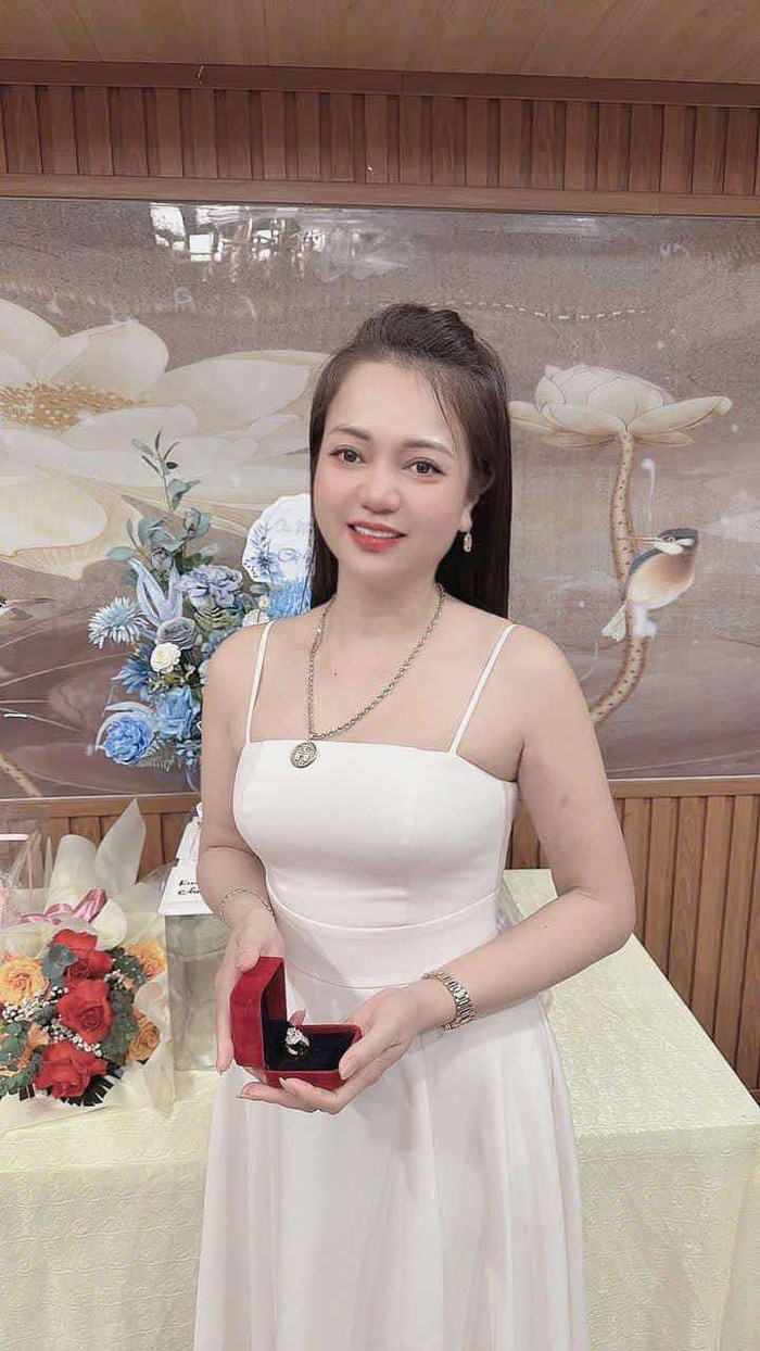 Vẻ ngoài xinh xắn của bạn gái Hiệp Gà nhận nhiều sự quan tâm của cư dân mạng.